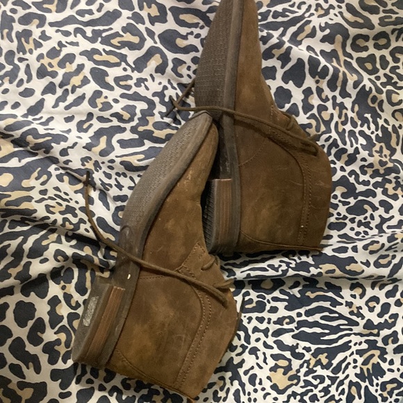 Shoes - Picture 2 of 4